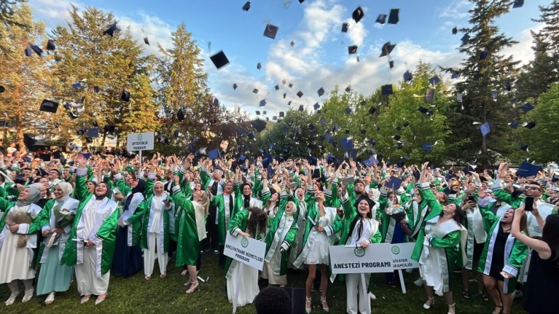 Kocaeli Sağlık ve Teknoloji Üniversitesi ilk mezunlarını verdi