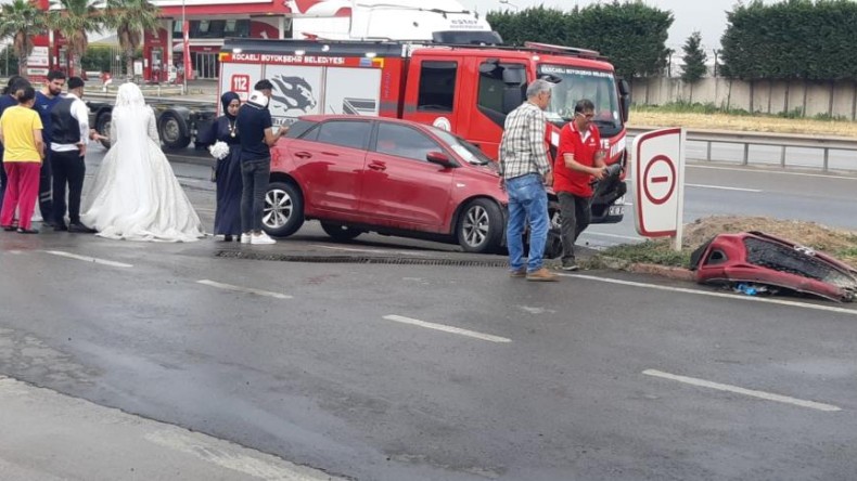 Düğüne saatler kala gelin ve damat kaza yaptı