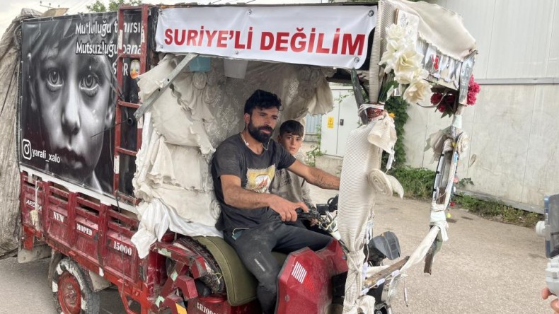 Motosikletine “Suriyeli değilim” yazdı, artık kimse önünü kesmiyor