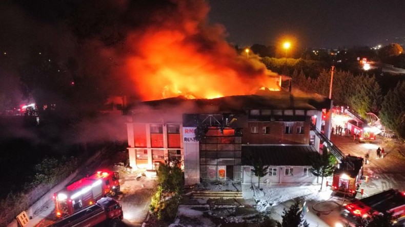 Fabrikada korkunç yangın