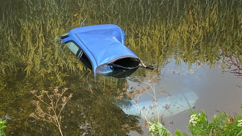 Otomobil dereye uçtu: Sürücüden acı haber