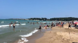 Yasağa rağmen denize koştular