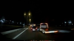 Trafikte tehlikeli anlar: Sürücüleri yol boyunca taciz ettiler