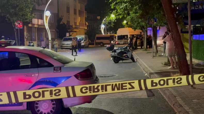 Kavgayı ayırmaya çalışan bekçi bıçaklandı