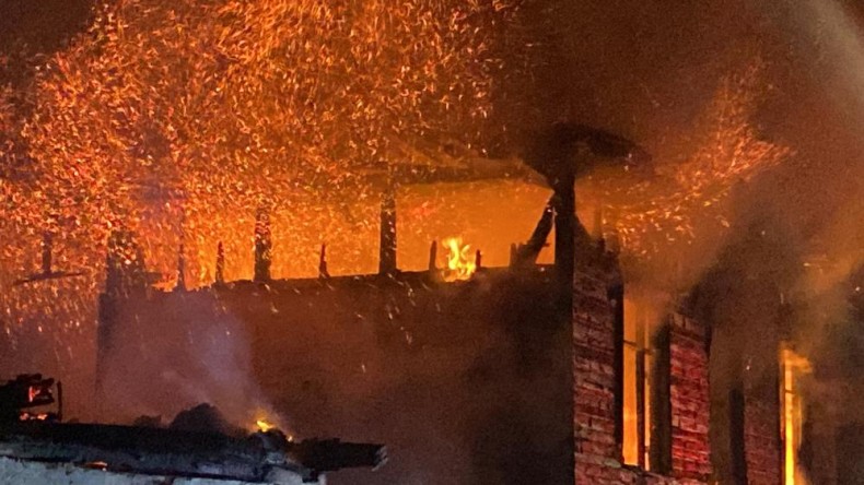 Kartepe’de yangın: Evler kullanılamaz hale geldi