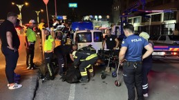 Motosiklet otomobillerin arasına daldı: Ölü ve yaralı var