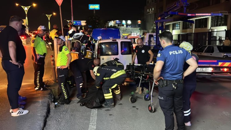 Motosiklet otomobillerin arasına daldı: Ölü ve yaralı var