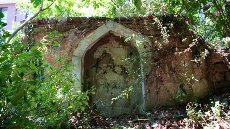 Osmanlı mirası çöplüğe döndü, yetkililer göreve…