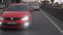 Trafikte tartışan iki sürücü adeta GTA oyunu oynadı
