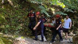 Fotoğraf çekilirken kayalıklardan düştü