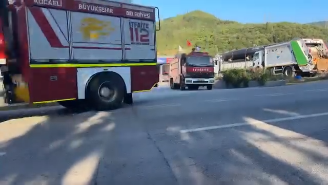 Büyükşehir Armutlu’daki yangına müdahale için 2 araç gönderdi