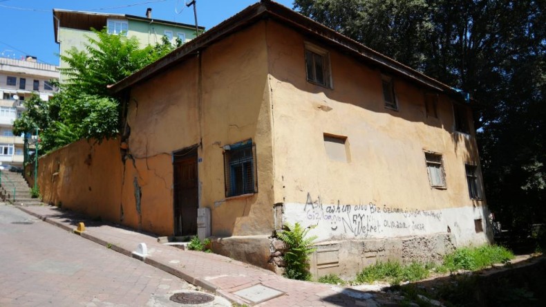 Tarihi hamam harabeye döndü: “Turist görse oturup ağlar”