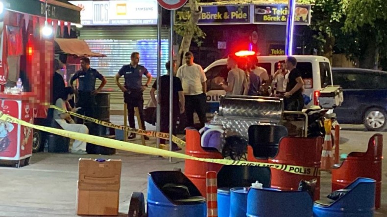 Motosikletli saldırganlar dehşet saçtı: Esnaf vuruldu