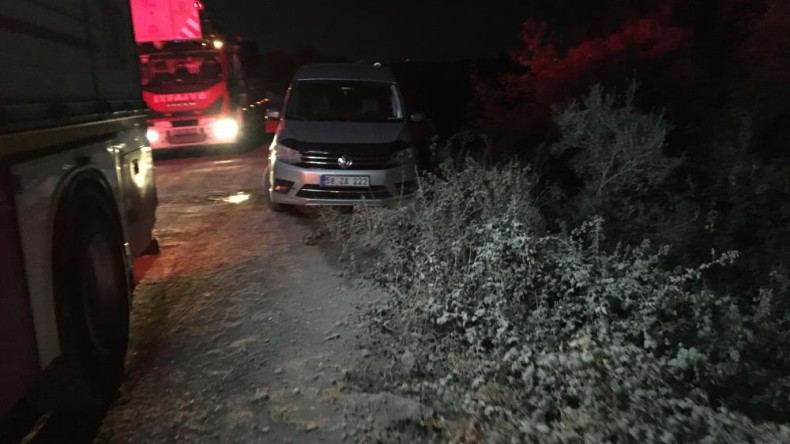 Araç uçurumda asılı kaldı, sürücü 30 M. yükseklikten düştü