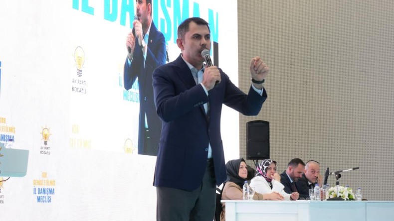 Kurum’dan CHP’ye sert tepki: “Paris’in balo salonlarında keyif çatıyorlar”