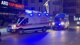 Motosiklet yayaya çarptı: Yaralılar var