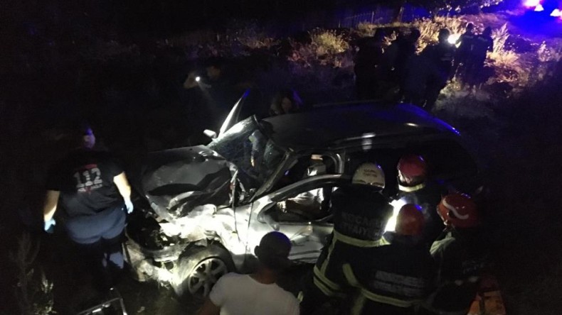 Kamyonla çarpışarak takla atan otomobil 15 metreden uçtu