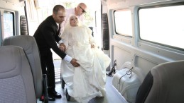Engelsiz taksi gelin arabası oldu: Ömür boyu mutluluğa taşıdı