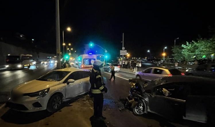 Gölcük’te zincirleme kaza: Yaralılar var