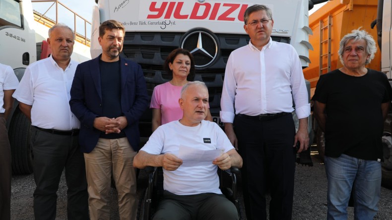 Yıldızlı, Karamürsel Belediyesi’ne iş makineleri tahsis etti