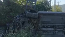 Kartepe’de kaza: Otomobil elektrik direğine çarptı, yan yattı