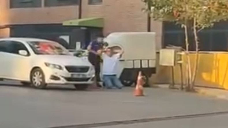 İzmit’te olay: Alacaklı olduğu kişiyi silahla vurdu