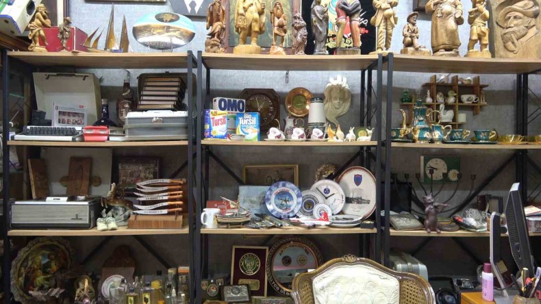İzmit’te nostalji dükkanı: Müşterilerini geçmişe götürüyor