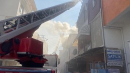 Çatı tadilatında çıkan yangın korkuttu