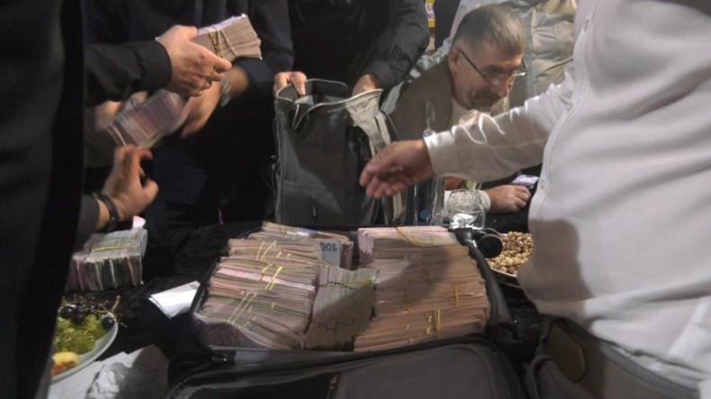 Kocaeli’deki aşiret düğününde geline 3 kilo altın, damada 4 milyon TL takıldı