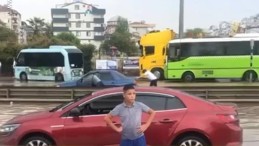 Sokaklar göle döndü, yol trafiğe kapandı