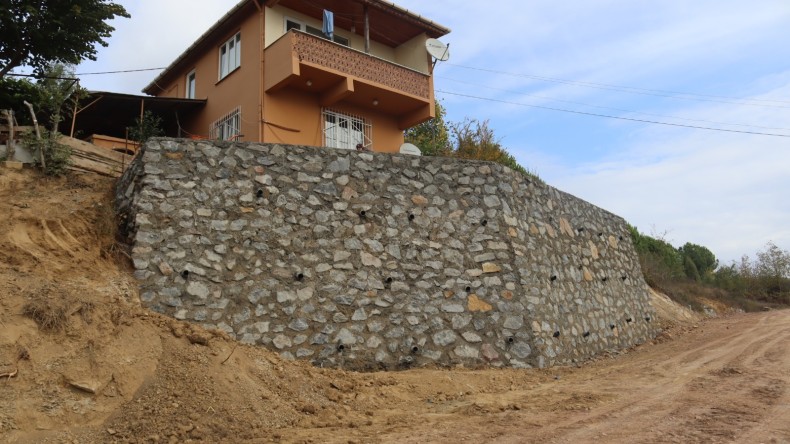 Vatandaşın evini yıkılmaktan kurtardı