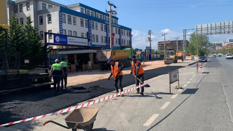 İzmit Belediyesi’nden Yeşilova’da asfalt mesaisi