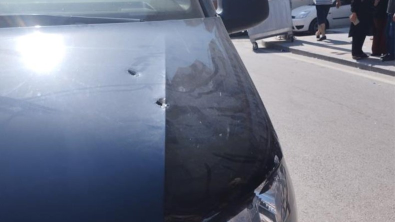 Husumetlisine ve aracına kurşun yağdırdı