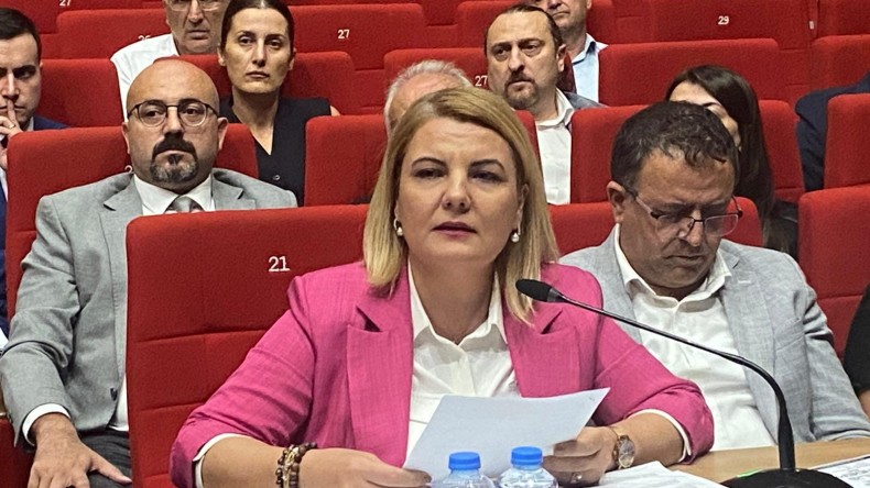 Büyükşehir meclisinde gerilim: Hürriyet’ten sert sözler