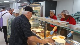 Ve hizmete girdi: Paşa’da 4 çeşit yemek 40 TL.