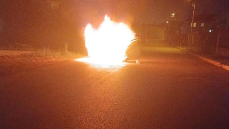 İçerisinde 5 kişi vardı; Seyir halindeki araç alev aldı