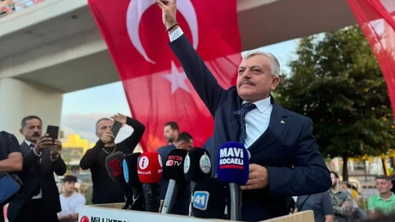 MHP’den gövde gösterisi: Tuncay Batı görevi devir aldı, izdiham yaşandı