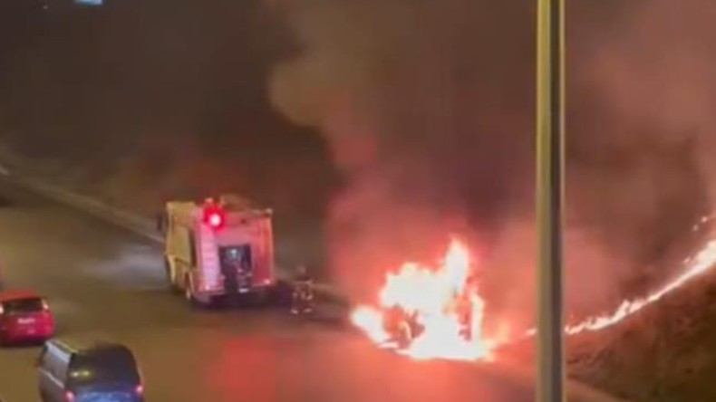 Seyir halindeki araç alev topuna döndü