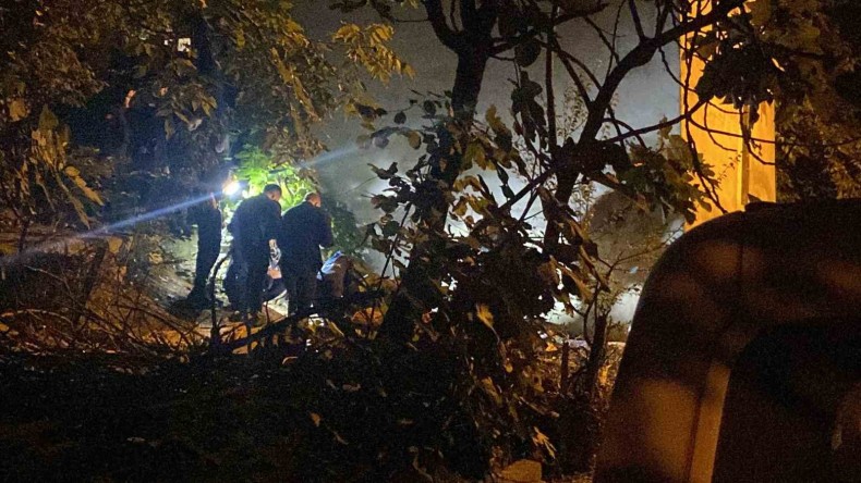 Yaşlı kadın oturduğu binanın bahçesinde ölü bulundu