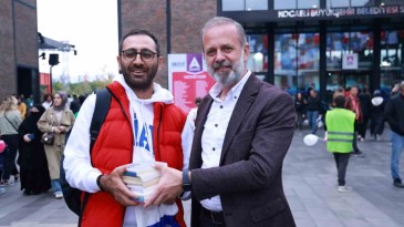 Kocaeli Kitap Fuarının 1 milyonuncu ziyaretçisine özel karşılama