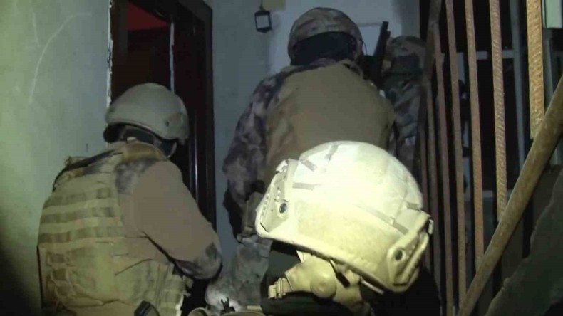 Şok evler tutmuşlar: Polisi görünce şok oldular