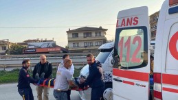 Otomobil kamyonete çarptı: Ağır yaralı var