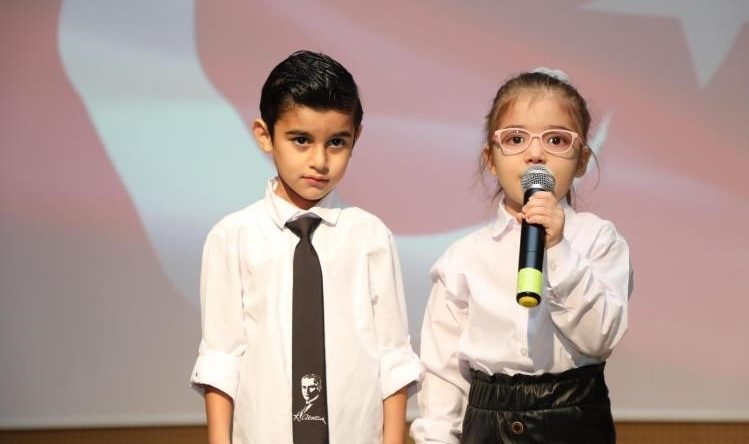 Ayakta alkışlandılar