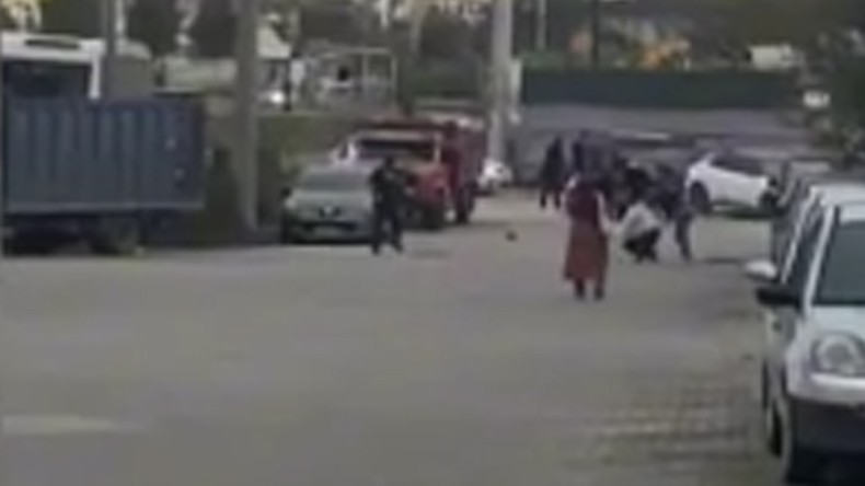 Gençler arasında bıçaklı sopalı kavga: 1’i ağır 2 yaralı