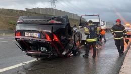 Takla atan otomobil metrelerce sürüklendi: Yaralılar var