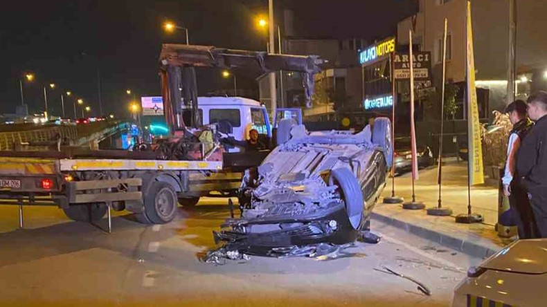 İzmit’te otomobil takla attı: 3 yaralı