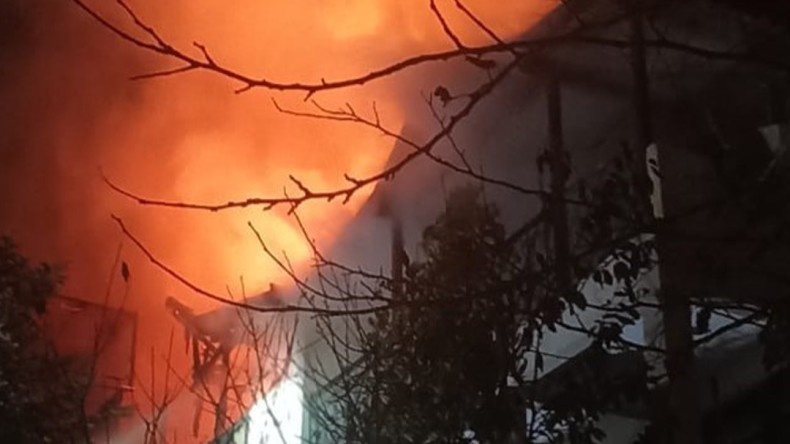 Kandıra’da yangın: Ev alevlere teslim oldu