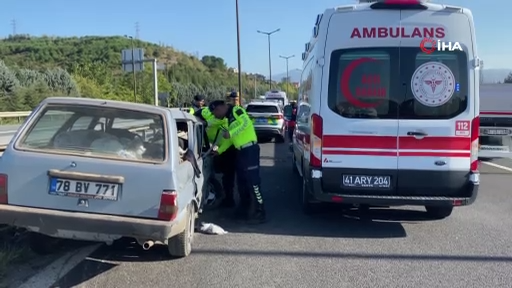 Kontrolden çıkan otomobil demir bariyere çarptı