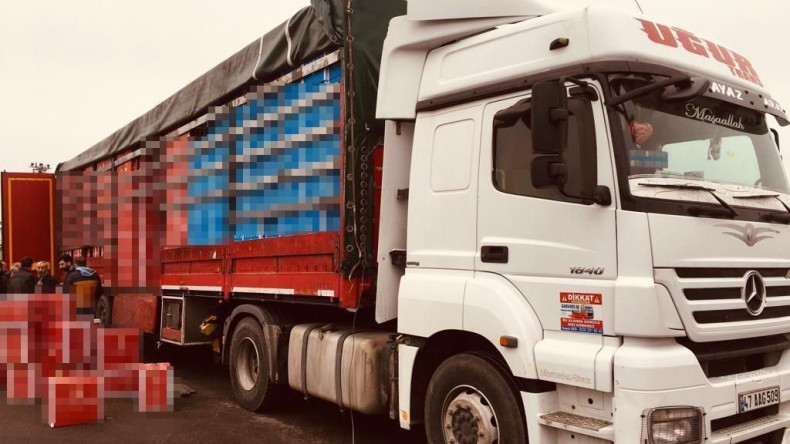 İzmit’te TIR’a operasyon: Milyonlarca bandrolsüz makaron ele geçirildi