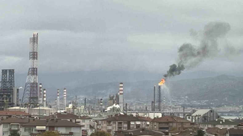 TÜPRAŞ’ta korkunç patlama: Yaralı işçiler var